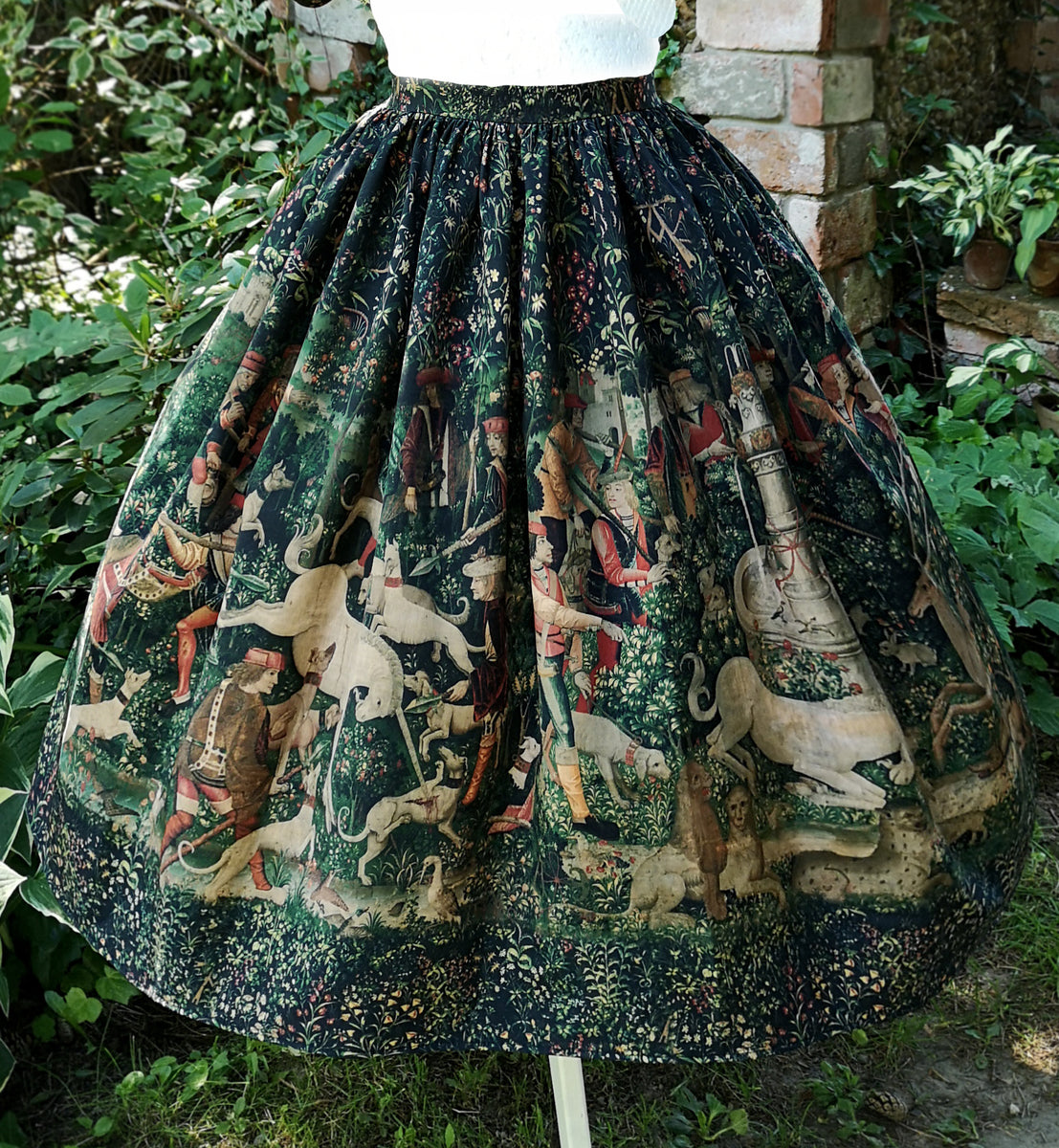 The Unicorn in Captivity skirt – Duchess Milianda